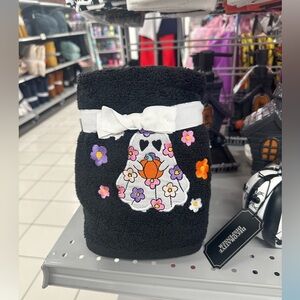 Betsey Johnson Halloween Ghost Flower Hand Towels